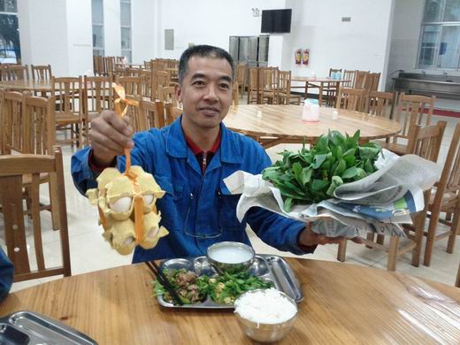 倡导“光盘”拒绝舌尖上的浪费   唐人青.jpg